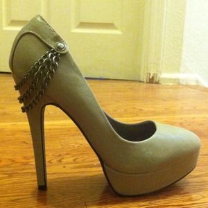 Nude Platform Pumps w/silver chains