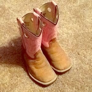 Children's pink boots size 8