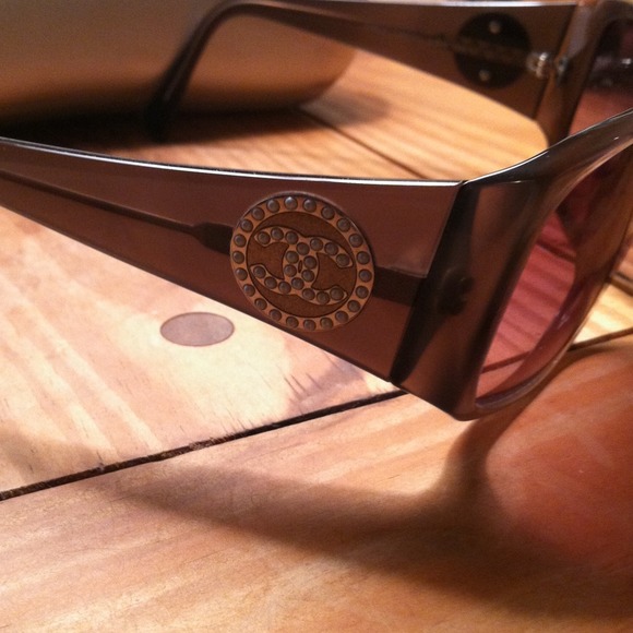 CHANEL sunglasses - Picture 2 of 2