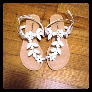 Cute floral sandals 🌸
