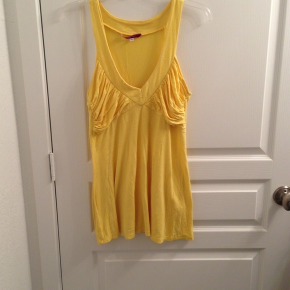 🚫Sold in bundle🚫 Yellow Top
