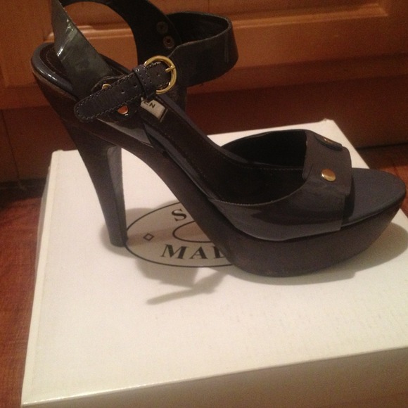 Pumps - Picture 2 of 2
