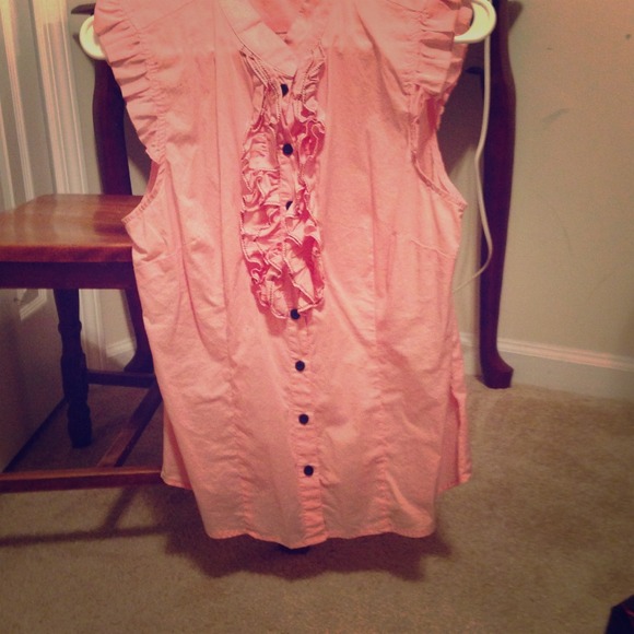 Ruffled sleeveless shirt. Worn once.