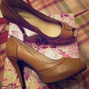 Gorgeous peep toe cognac pumps!!! Never been worn!