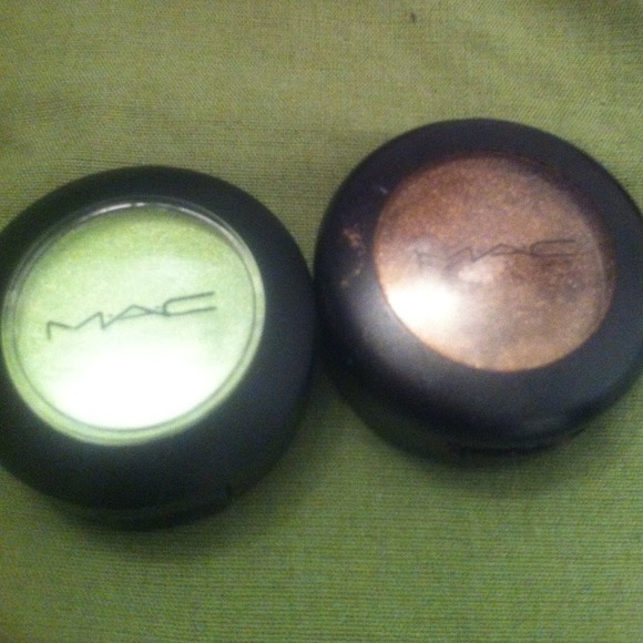 Authentic MAC eyeshadow.💢Traded