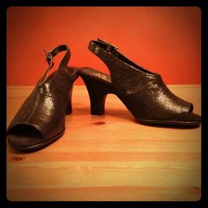 Aerosoles sling back peep toe heels
