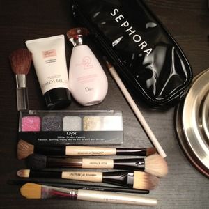 11 pieces of random make up/ brushes