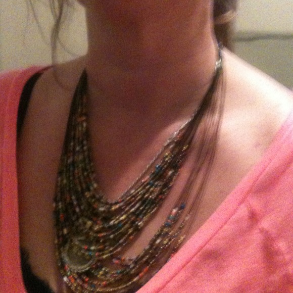 Beautiful layered beaded necklace. - Picture 2 of 4