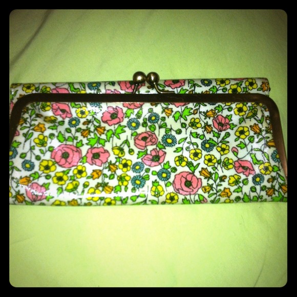 Vintage floral wallet 🌸