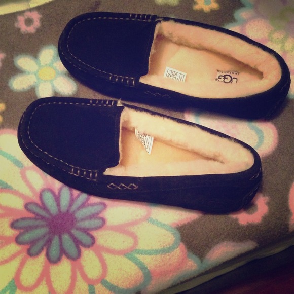 Uggs size 6 brand new never been worn:)