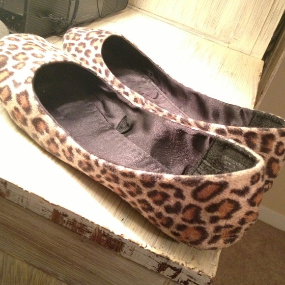 Leopard print flats