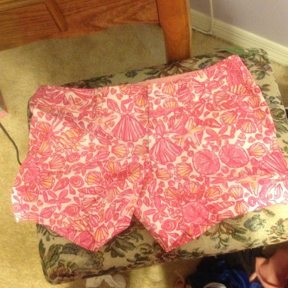 Size 0 Lilly Pulitzer shorts never worn with tags