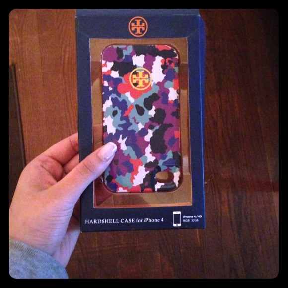 iPhone 4 hard shell tory burch case!!!!