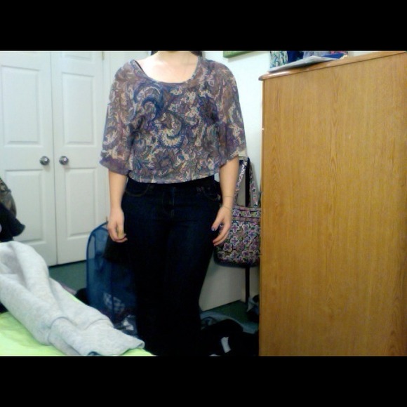 Flowery wide armed top
