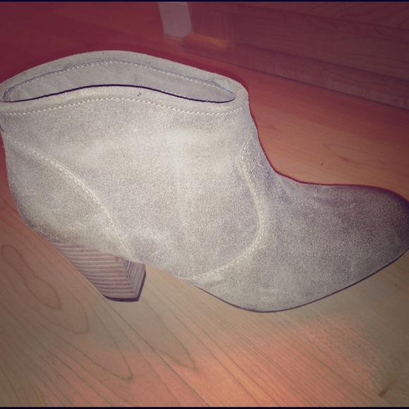 Report booties