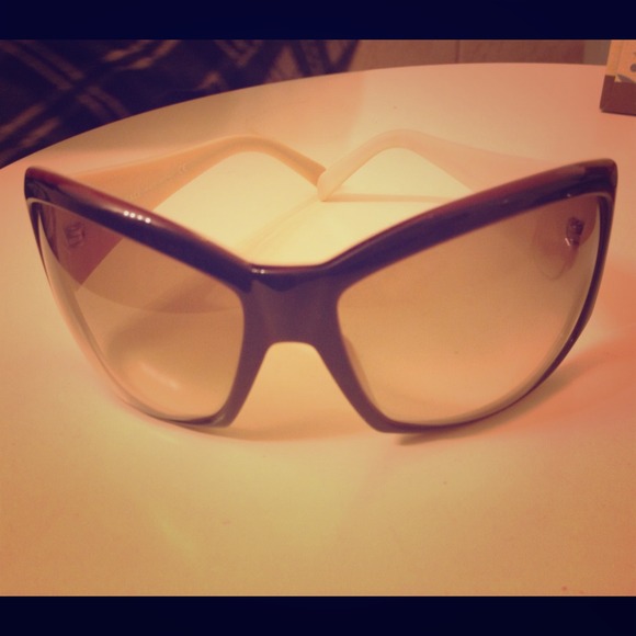 SOLD in bundle | Versace shades - Picture 1 of 4