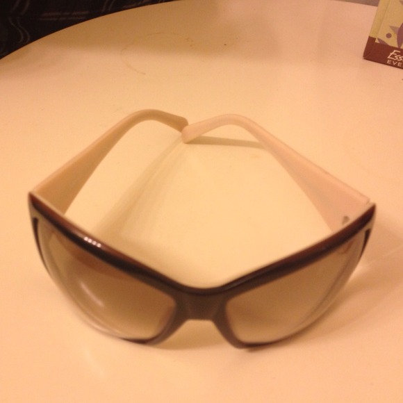 SOLD in bundle | Versace shades - Picture 2 of 4