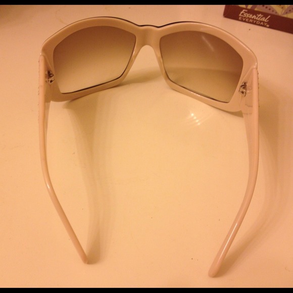 SOLD in bundle | Versace shades - Picture 4 of 4