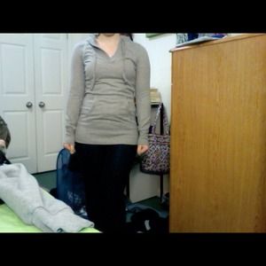 Long Sleeved Hooded Fitted Pull-Over