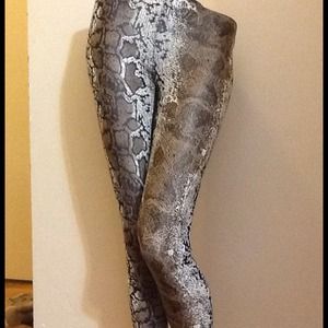 Snake skin print leggings