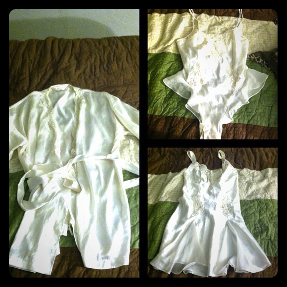 🚫🚫SOLD🚫🚫Vintage VS Bridal Set