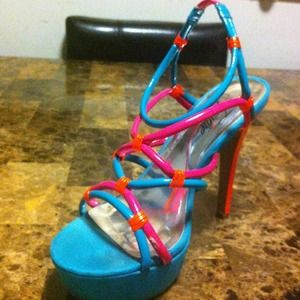 SOLD 🔥🔥Fergie multi color sandal ... 🔥👠❤