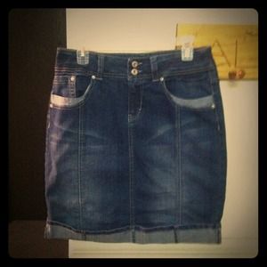 Great jean skirt super cute