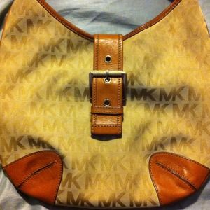 STEAL!! Michael Kors tan & brown shoulder bag