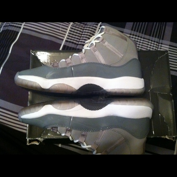 Jordan cool grey 11's NO LONGER AVAILABLE - Picture 3 of 4