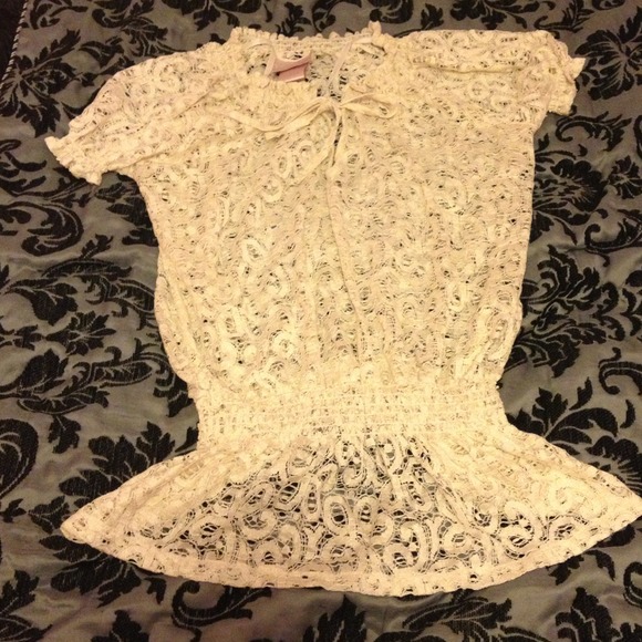 🚫SOLD🚫 in a bundle. Very Comfy Top in Off White
