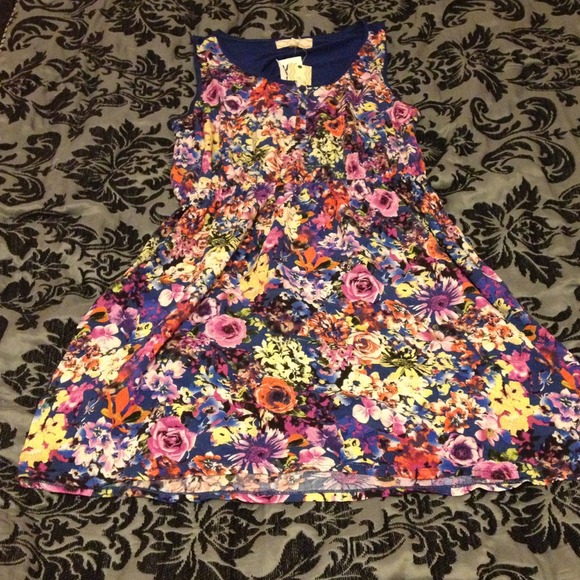 🚫BUNDLED🚫Cute Summer Dress with floral design