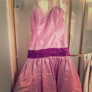 Worn once. 5'3" 120-160lbs +\-