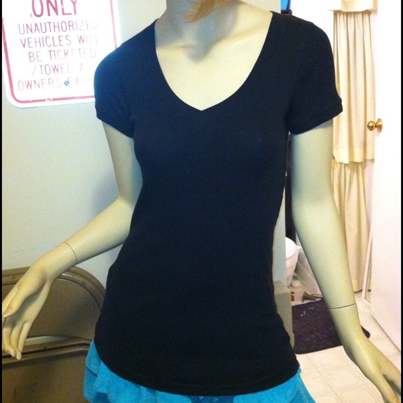 Black knit v-neck t-shirt
