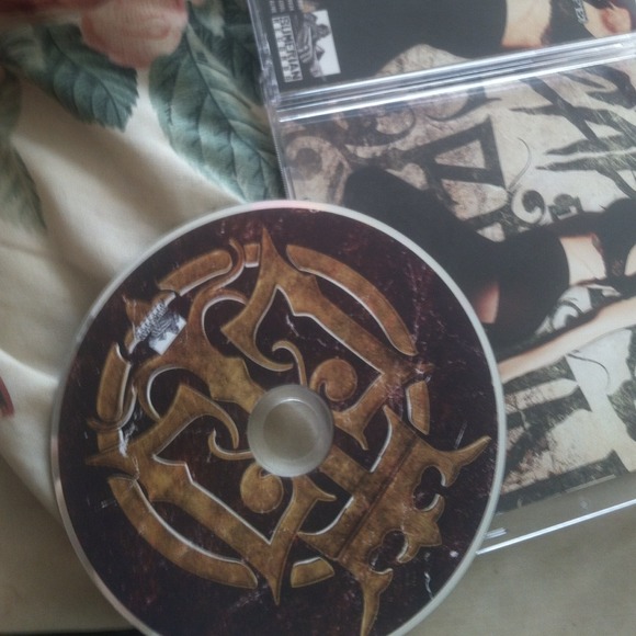 Capture the crown there latest cd