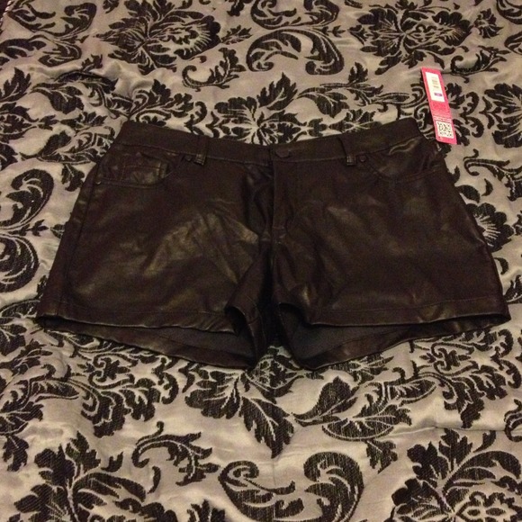 🚫SOLD🚫 Leather style shorts