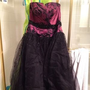 Prom dress. Worn once. 120-160lbs