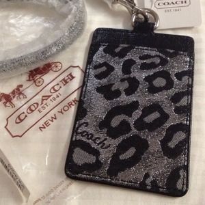 REDUCED ✨✨ Authentic Coach Sig ID Badge Lanyard ✨✨