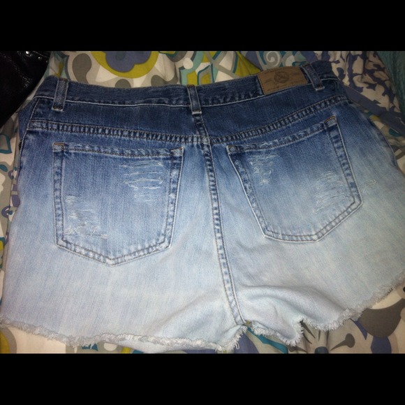 Dark to Light high-waist denim shorts - Picture 2 of 2