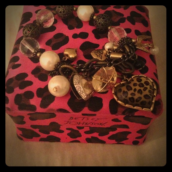 ⛔Sold⛔Betsy Johnson Bracelet - Picture 1 of 4