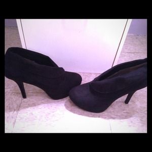 ✂Price Reduced✂Black booties