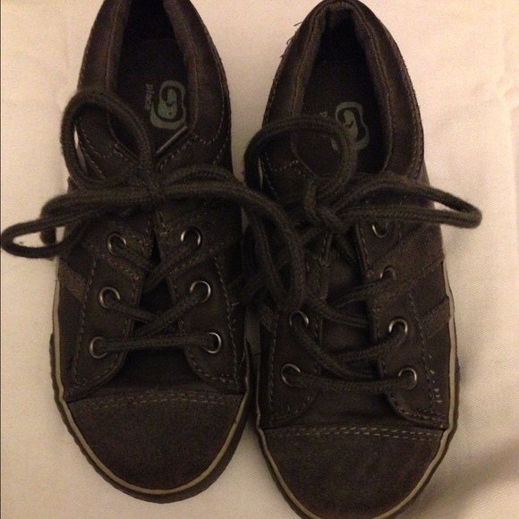 Little boys gray Children's Place sneakers Worn 1X