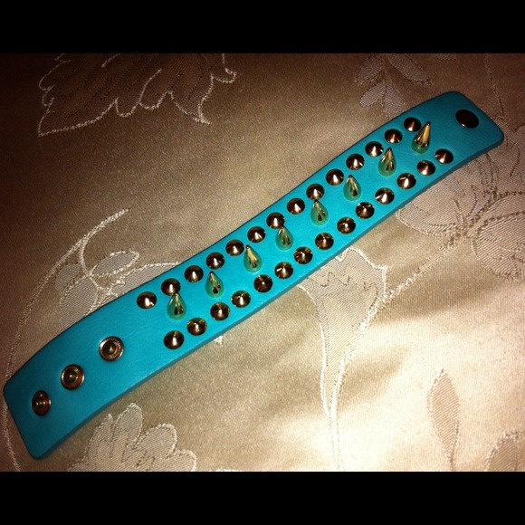 ❌SOLD❌NEW Turquoise Leather Cuff w/ Gold Spikes - Picture 2 of 4