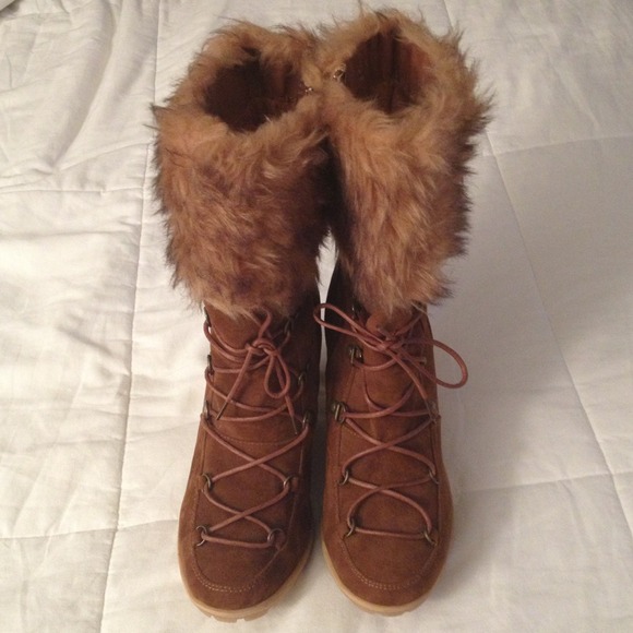 REDUCED Brown fur boots