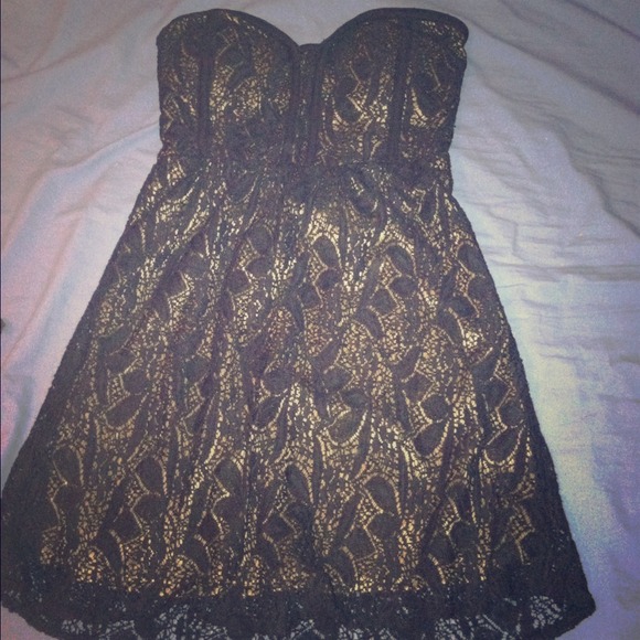 Strapless mini