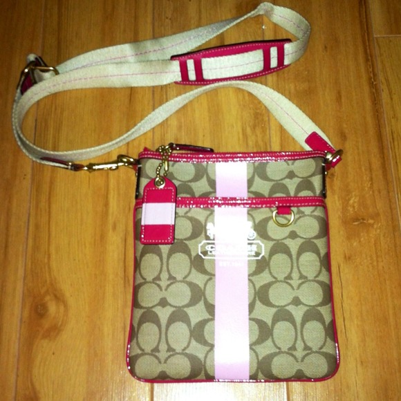 **SOLD** Coach Signature Crossbody Bag!!