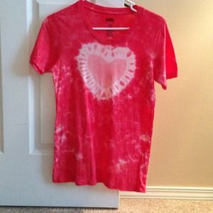 Never worn billabong heart shirt size M