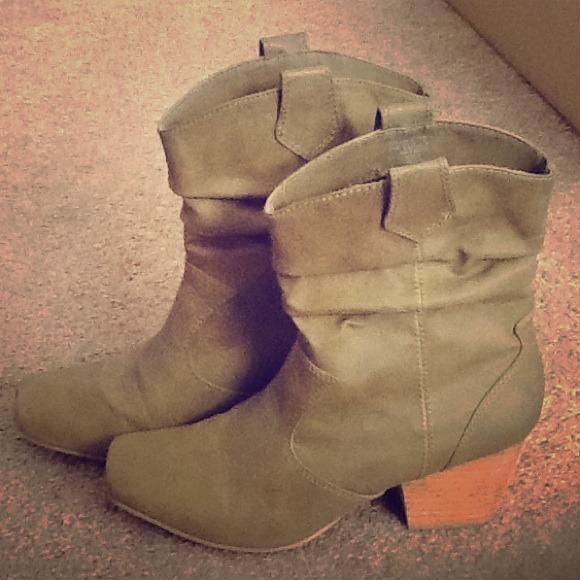 Rampage light colored boots