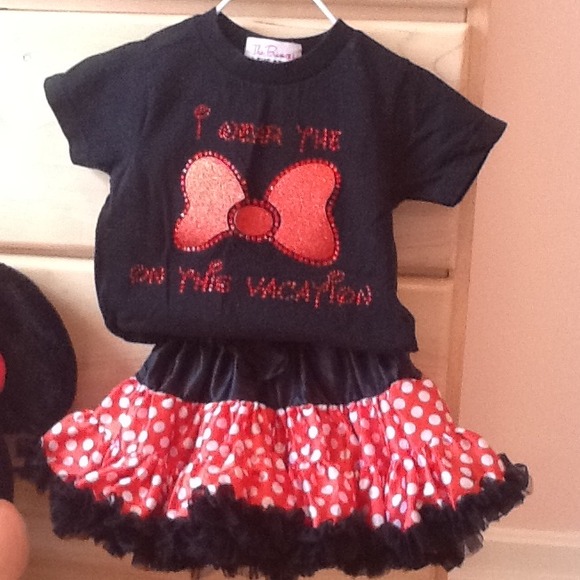 Adorable girls 2t Minnie Mouse tutu and top