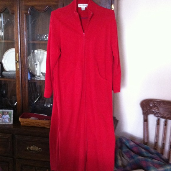Like new .. Red Petite Large zip up robe