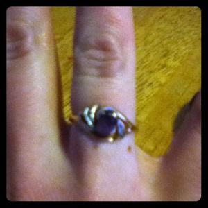 Beautiful yellow gold ring with oval amethyst